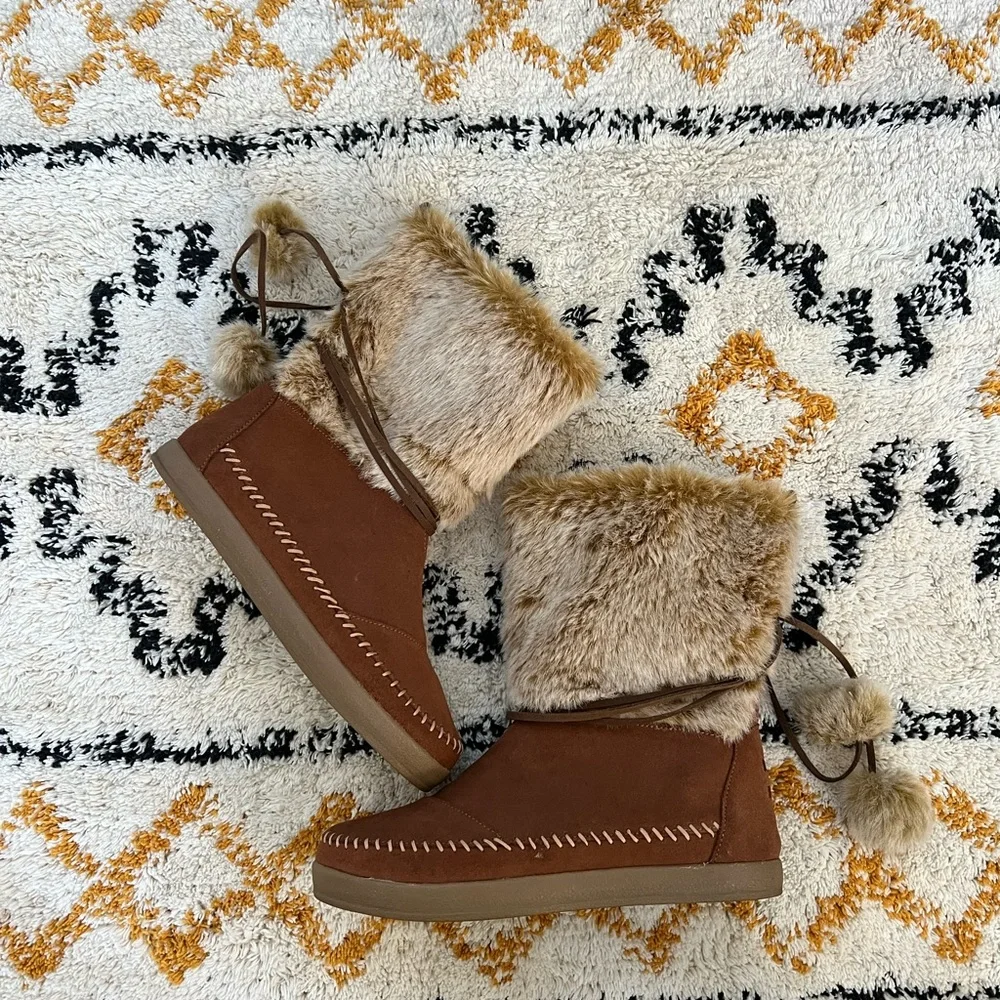 Toms Tan Suede Faux Fur Cuff Winter Boots